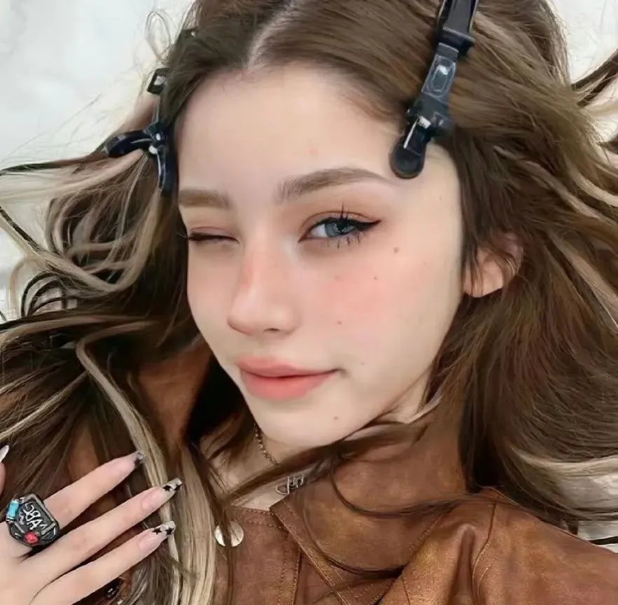 闺蜜的危险游戏海报