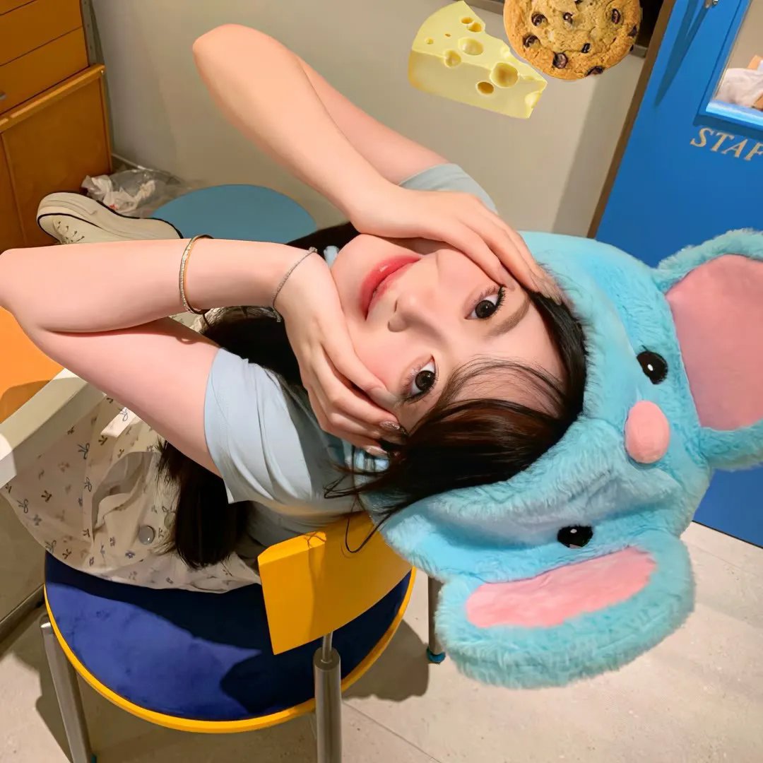 红色八爪女海报